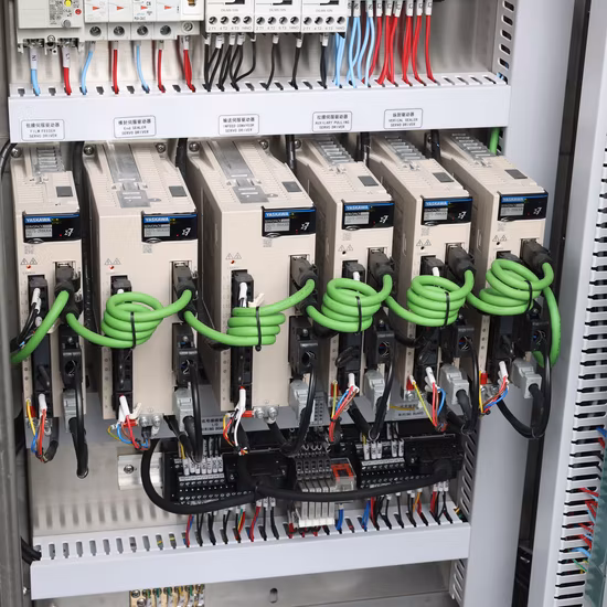 自動ビスケット インスタント ヌードル チャパティ ケーキ パン 食品サーボ包装 ピロー/フロー ラッピング パッケージ 二次組立 ファミリー包装 シール機