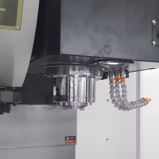 Vmc1160 マシンセンターを備えた 5 軸 CNC 立形フライス盤